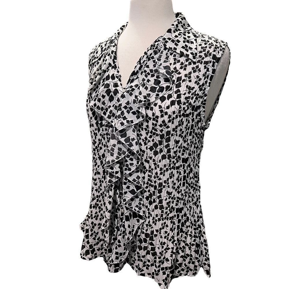 Plus Size Colour Works White/Black Accordion Sleeveless Stretchy Blouse size XXL